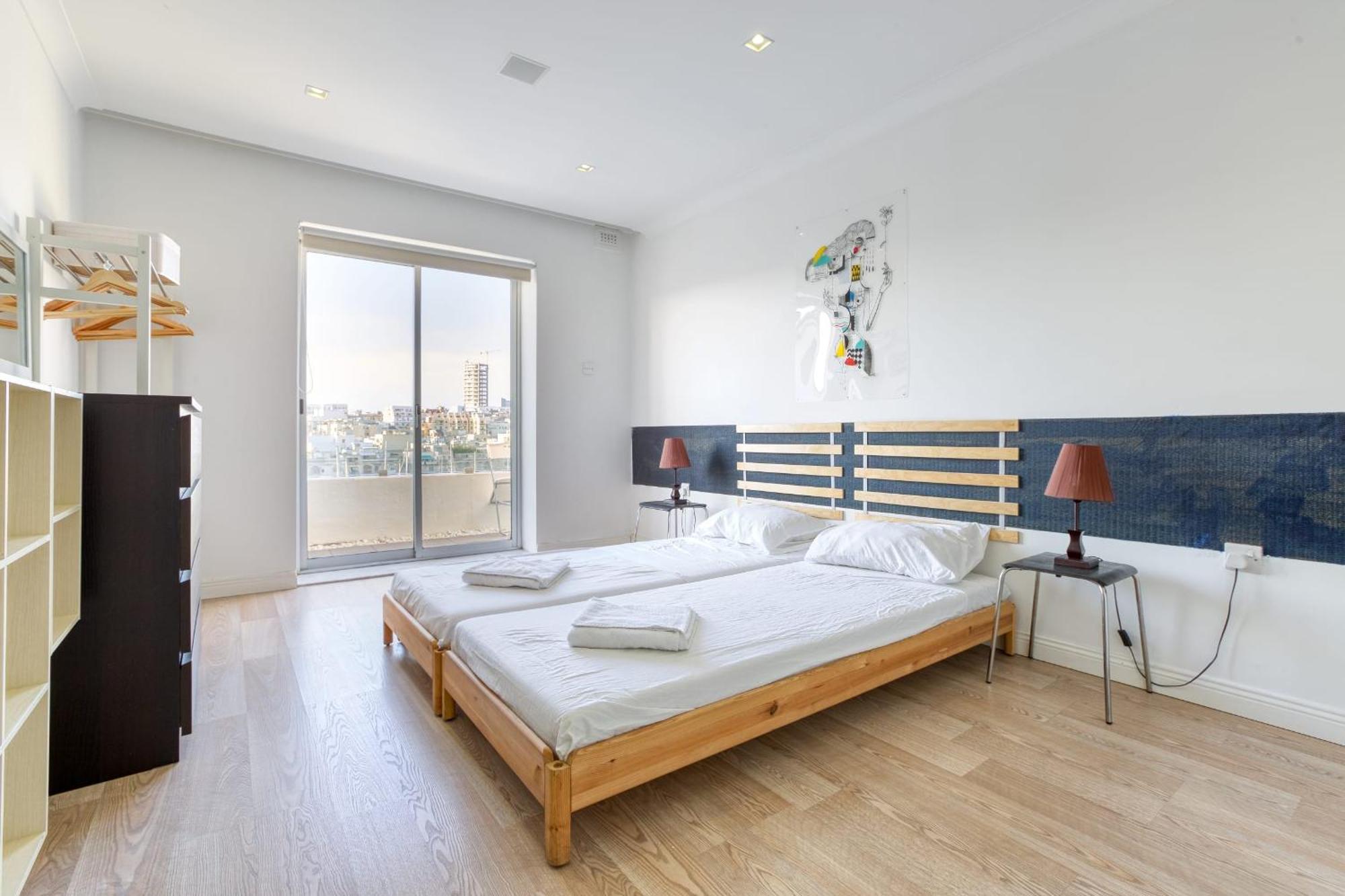 Seafront Apartment-Hosted By Sweetstay Pieta Exterior photo