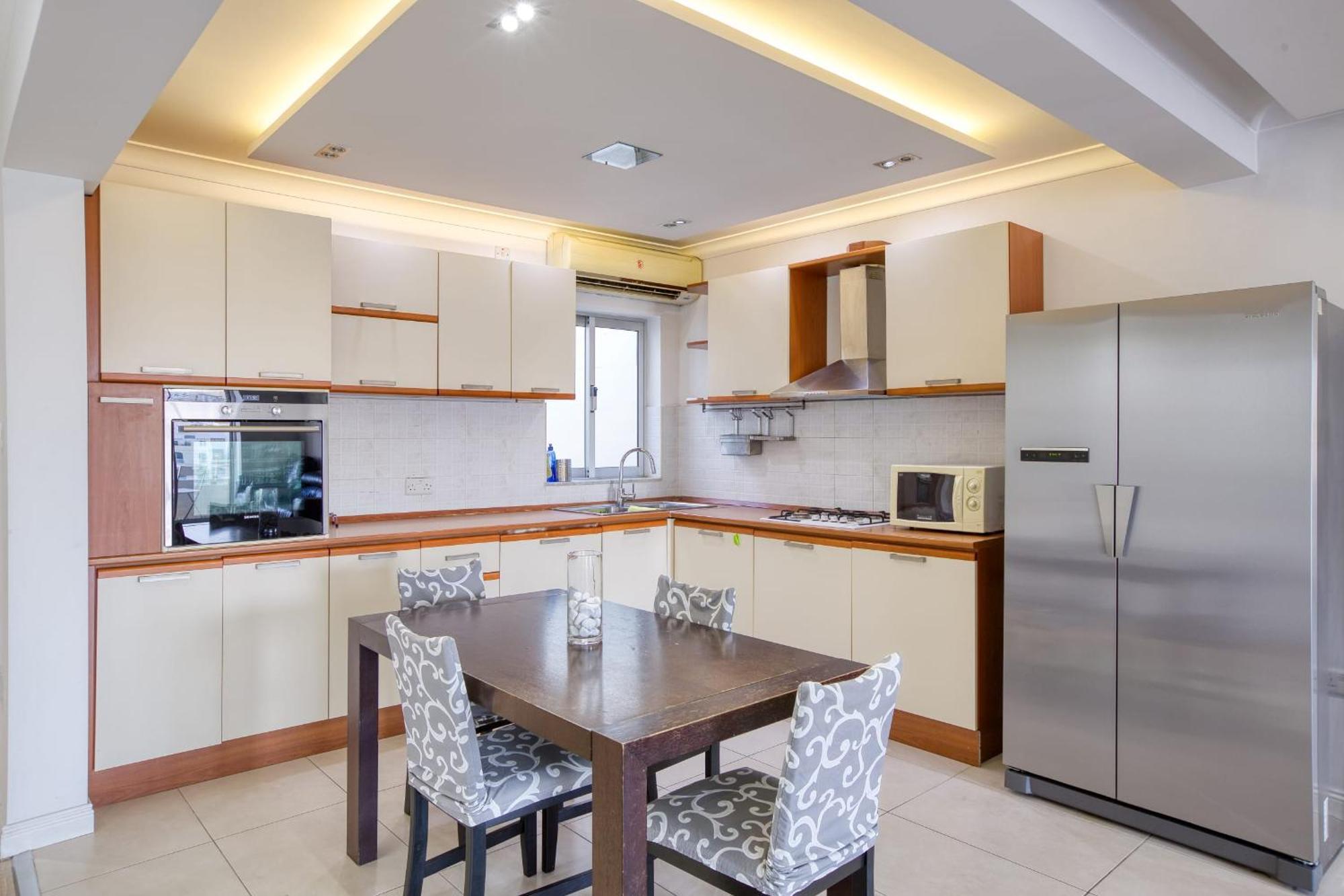 Seafront Apartment-Hosted By Sweetstay Pieta Exterior photo