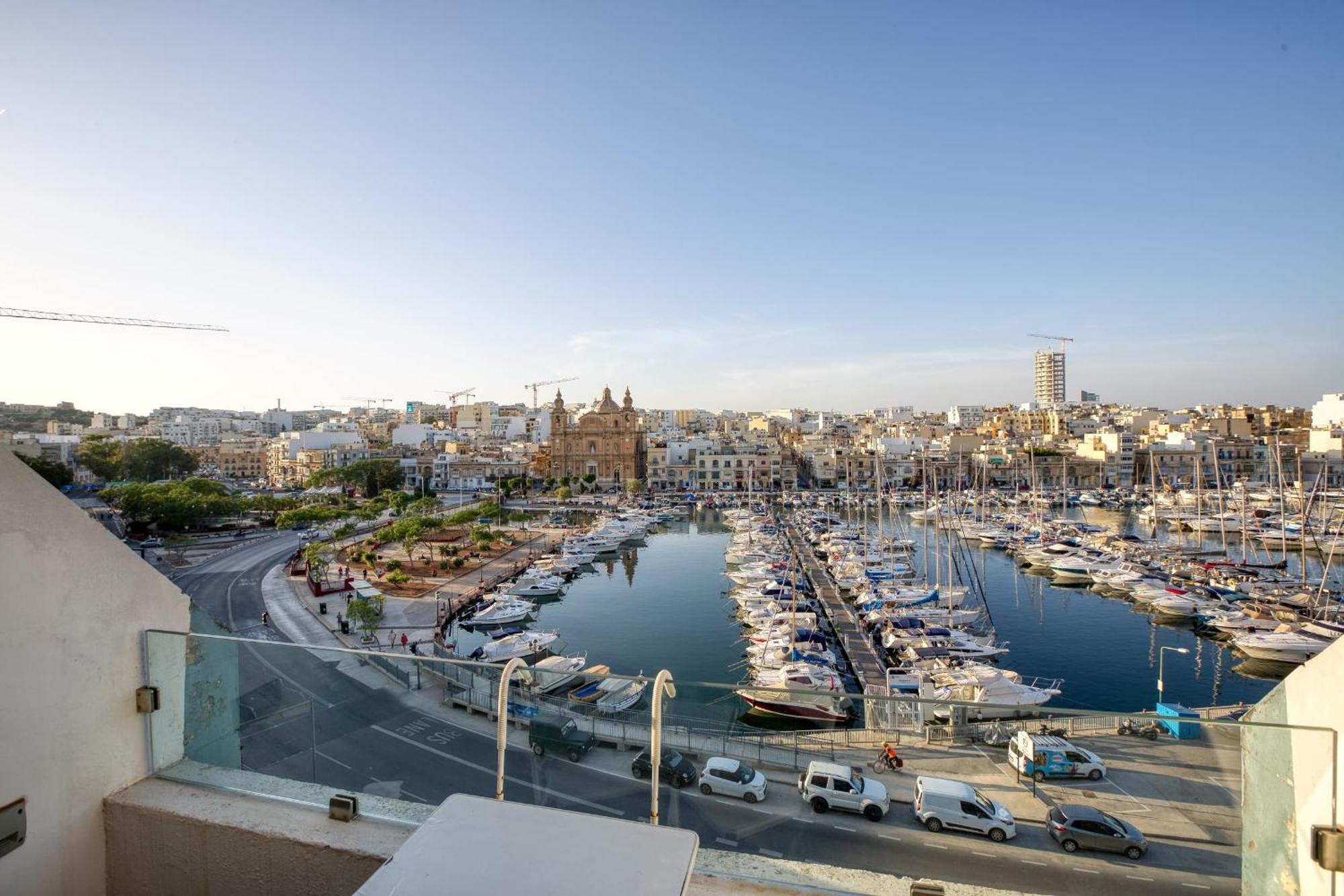 Seafront Apartment-Hosted By Sweetstay Pieta Exterior photo