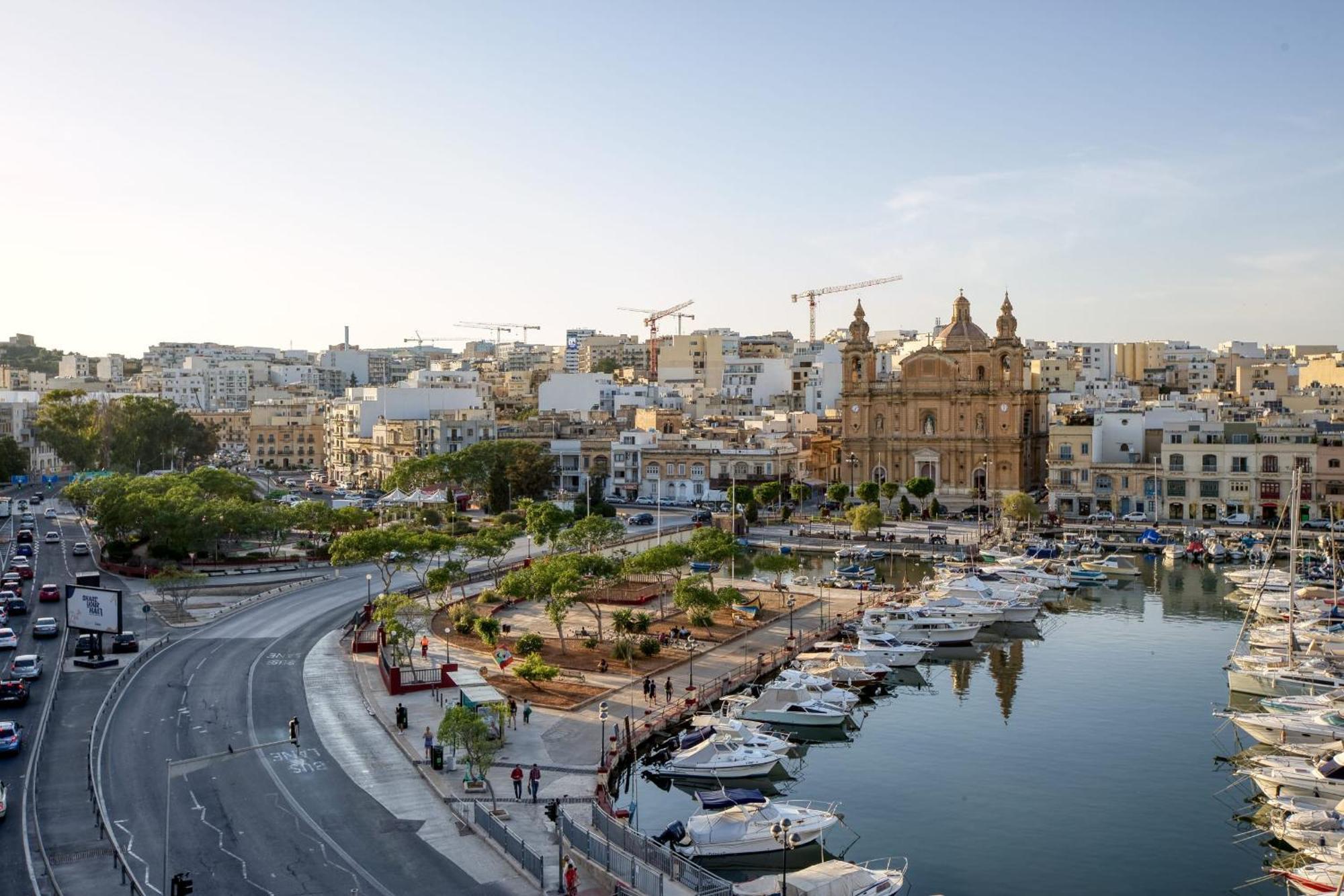 Seafront Apartment-Hosted By Sweetstay Pieta Exterior photo