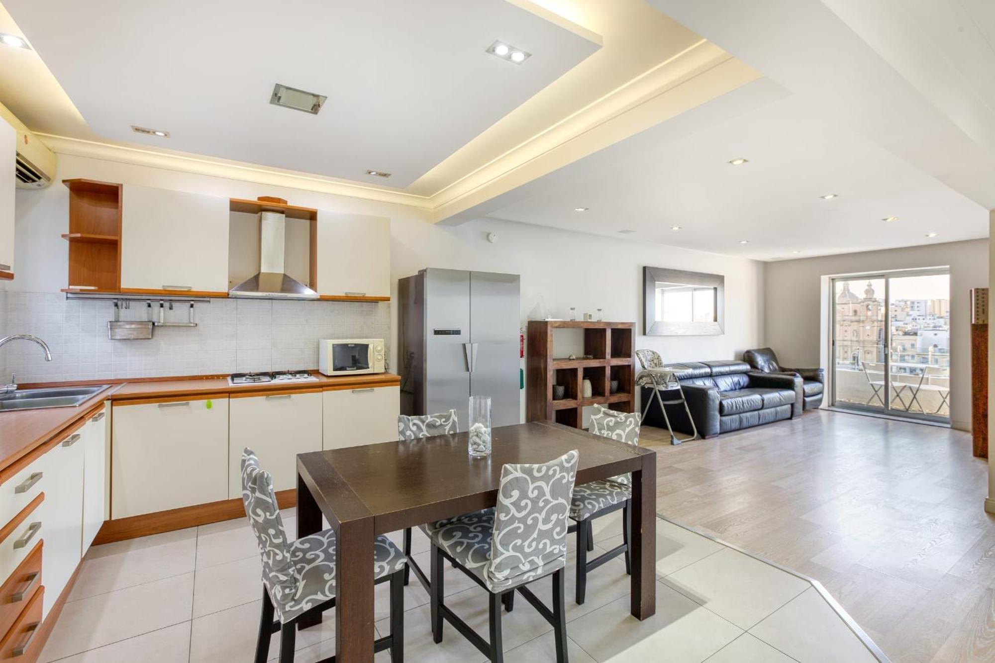 Seafront Apartment-Hosted By Sweetstay Pieta Exterior photo